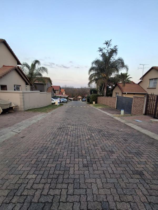 3 Bedroom Property for Sale in Buccleuch Gauteng