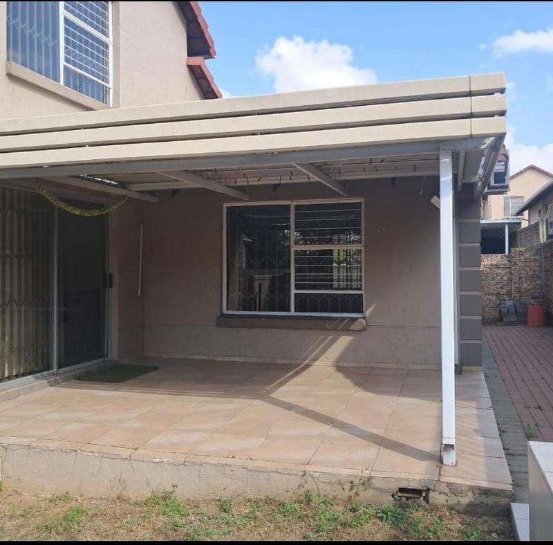 3 Bedroom Property for Sale in Buccleuch Gauteng