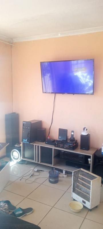 5 Bedroom Property for Sale in Protea Glen Gauteng