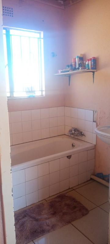 5 Bedroom Property for Sale in Protea Glen Gauteng