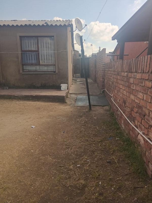 6 Bedroom Property for Sale in Tembisa Central Gauteng