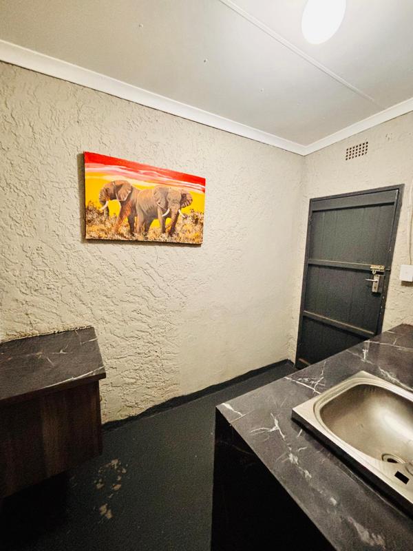 To Let 1 Bedroom Property for Rent in Blairgowrie Gauteng
