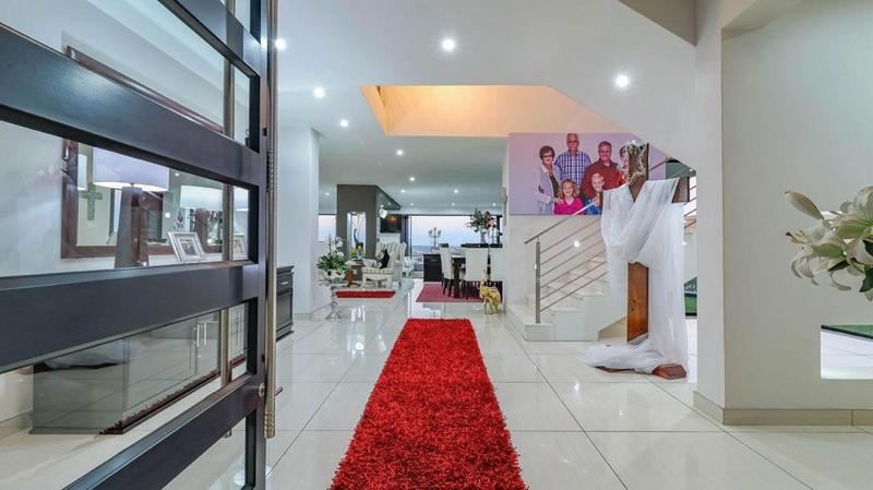 5 Bedroom Property for Sale in Featherbrooke Estate Gauteng