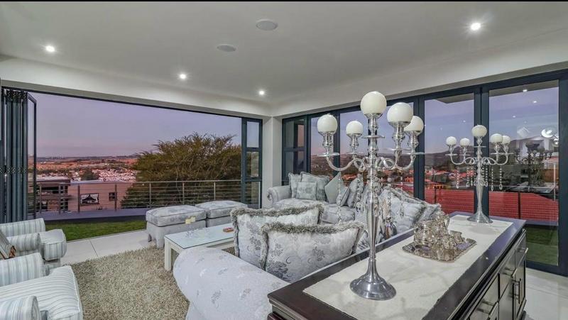 5 Bedroom Property for Sale in Featherbrooke Estate Gauteng