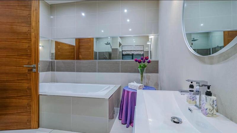 5 Bedroom Property for Sale in Featherbrooke Estate Gauteng