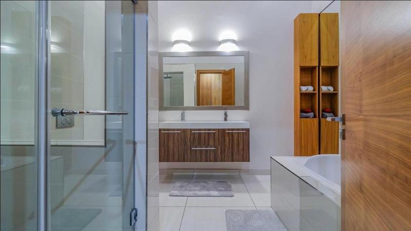 5 Bedroom Property for Sale in Featherbrooke Estate Gauteng