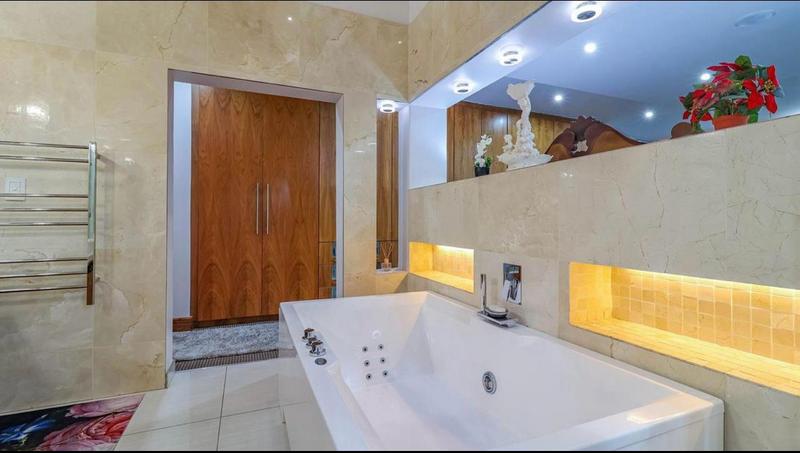 5 Bedroom Property for Sale in Featherbrooke Estate Gauteng