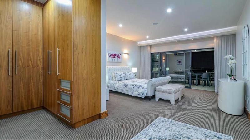5 Bedroom Property for Sale in Featherbrooke Estate Gauteng