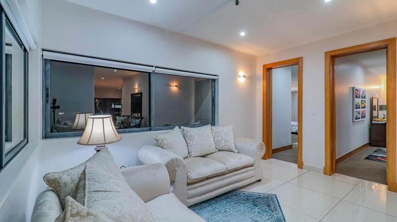 5 Bedroom Property for Sale in Featherbrooke Estate Gauteng