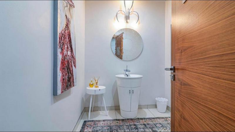 5 Bedroom Property for Sale in Featherbrooke Estate Gauteng
