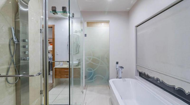5 Bedroom Property for Sale in Featherbrooke Estate Gauteng