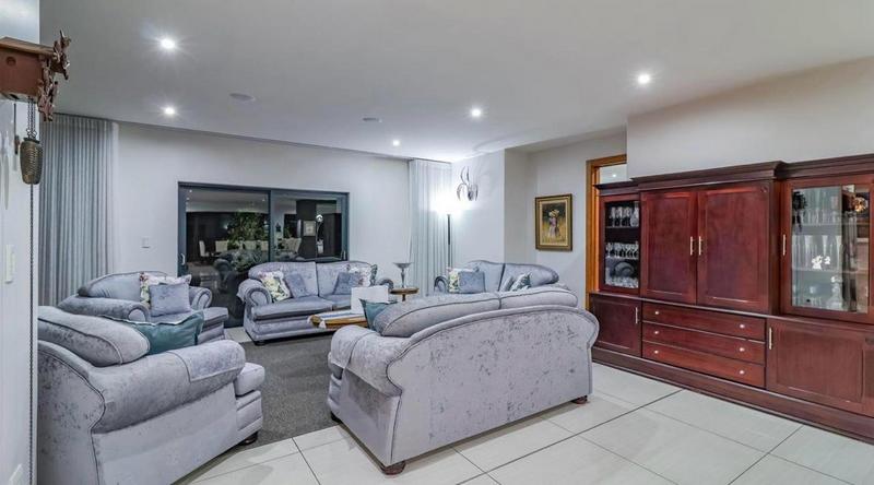 5 Bedroom Property for Sale in Featherbrooke Estate Gauteng
