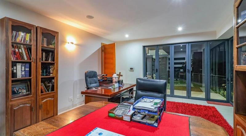 5 Bedroom Property for Sale in Featherbrooke Estate Gauteng