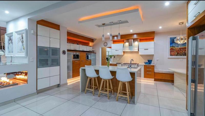 5 Bedroom Property for Sale in Featherbrooke Estate Gauteng