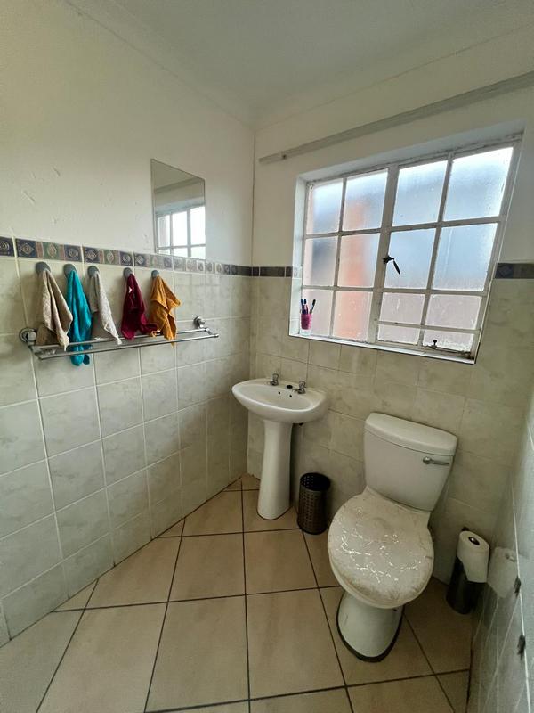 To Let 4 Bedroom Property for Rent in Sonneveld Gauteng