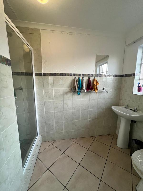 To Let 4 Bedroom Property for Rent in Sonneveld Gauteng
