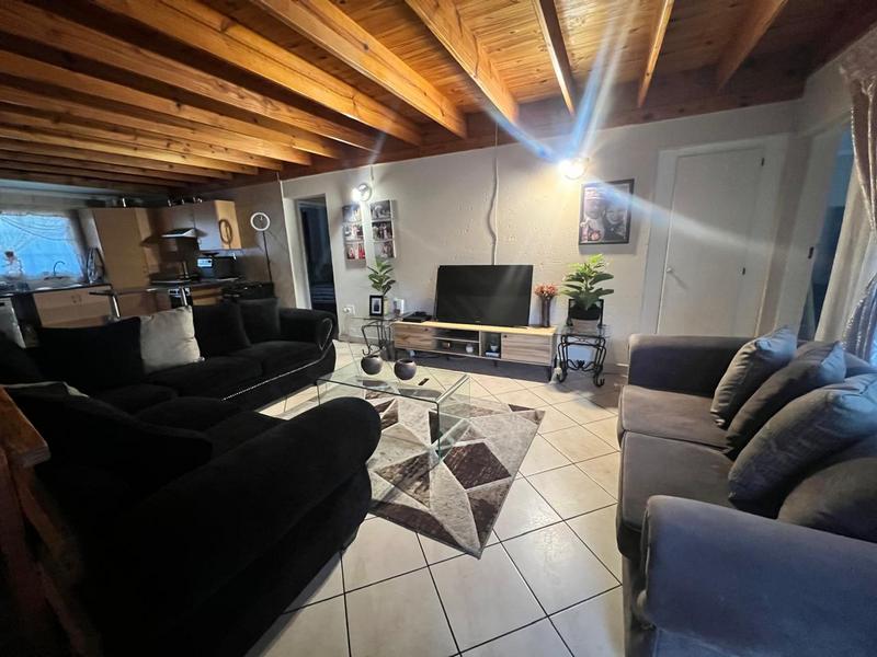 To Let 4 Bedroom Property for Rent in Sonneveld Gauteng