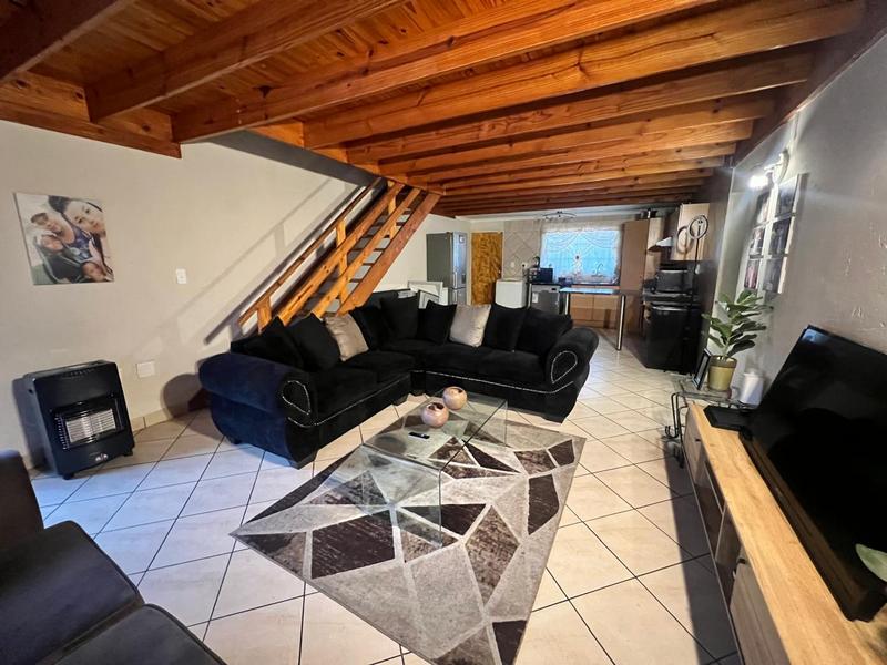 To Let 4 Bedroom Property for Rent in Sonneveld Gauteng