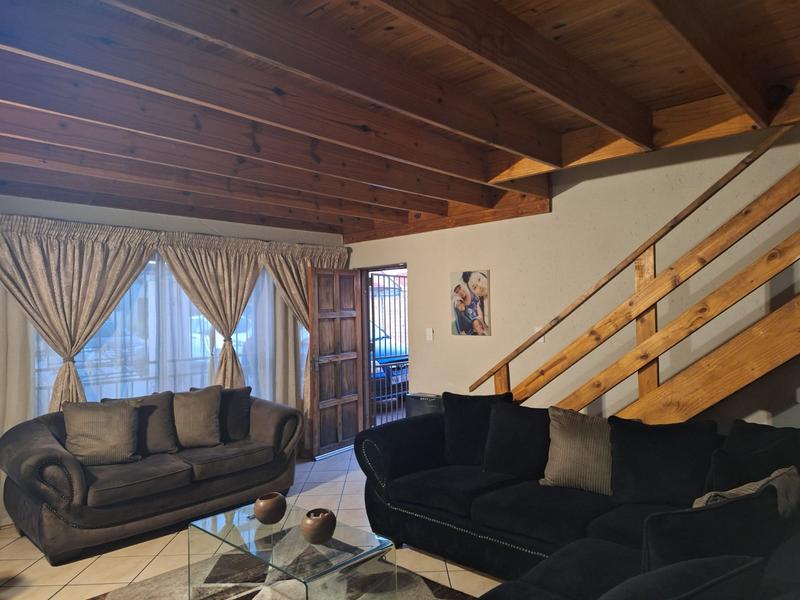 4 Bedroom Property for Sale in Sonneveld Gauteng