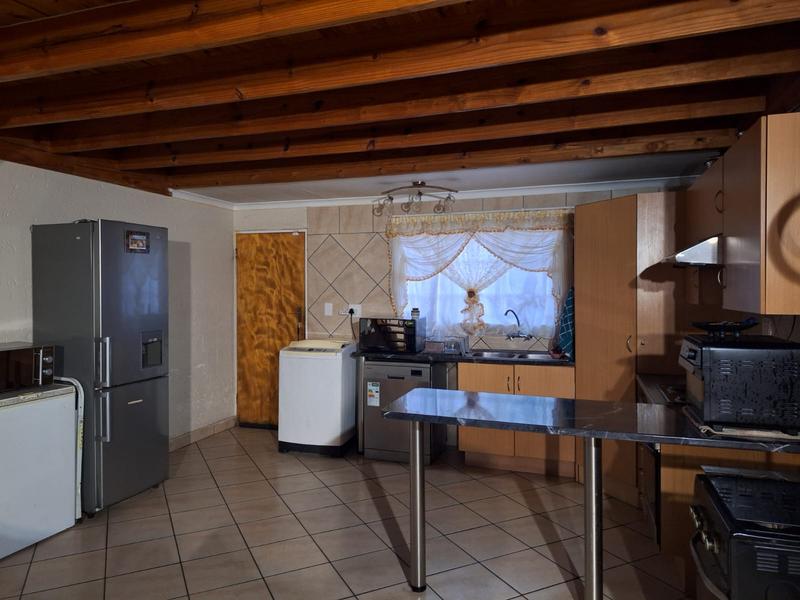 4 Bedroom Property for Sale in Sonneveld Gauteng