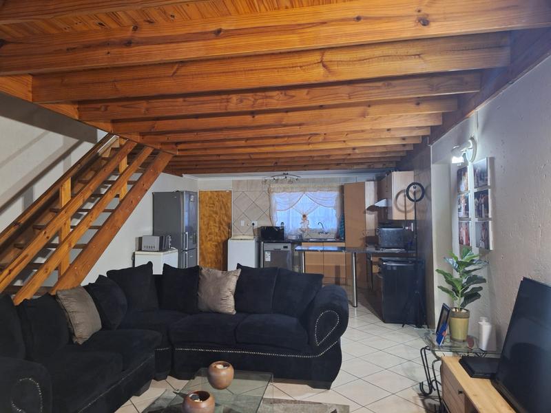 4 Bedroom Property for Sale in Sonneveld Gauteng