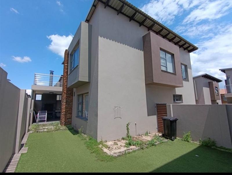 3 Bedroom Property for Sale in Glen Marais Gauteng