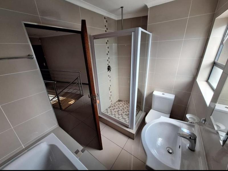 3 Bedroom Property for Sale in Glen Marais Gauteng