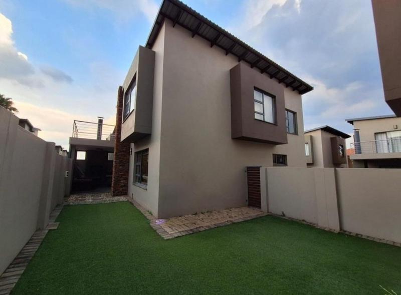 3 Bedroom Property for Sale in Glen Marais Gauteng