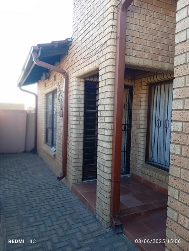 2 Bedroom Property for Sale in Emdeni Gauteng