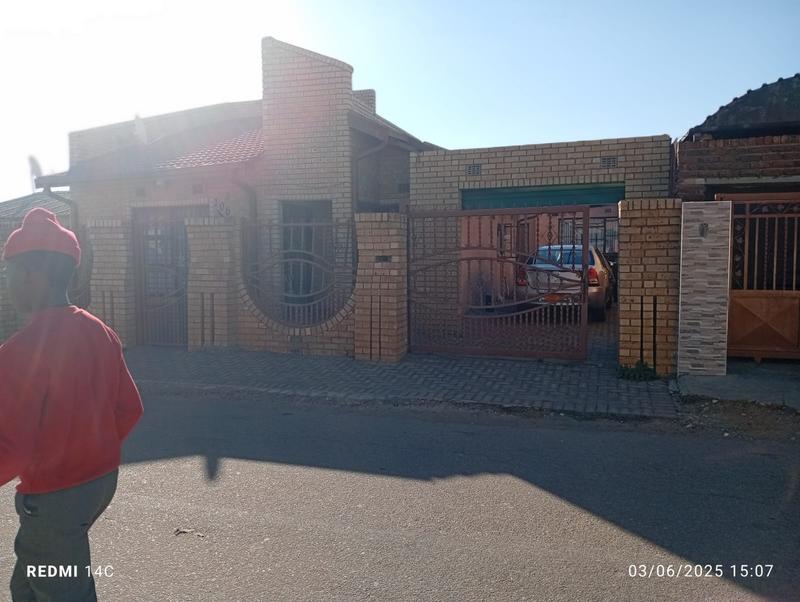 2 Bedroom Property for Sale in Emdeni Gauteng