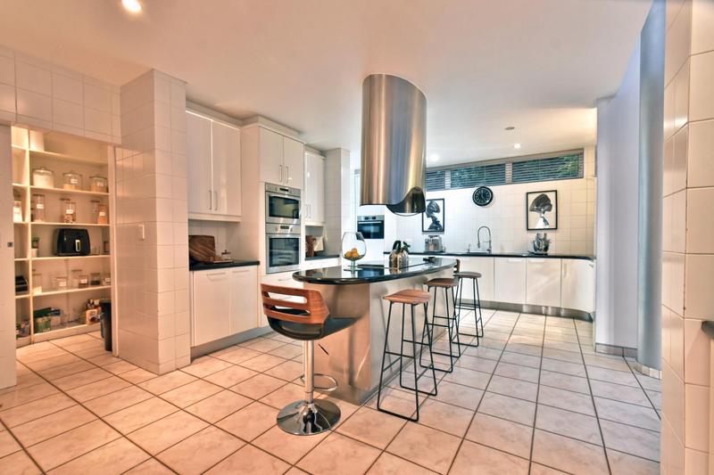 5 Bedroom Property for Sale in Glenvista Gauteng