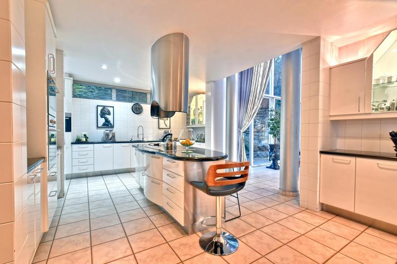 5 Bedroom Property for Sale in Glenvista Gauteng