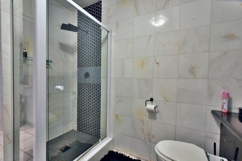 5 Bedroom Property for Sale in Glenvista Gauteng