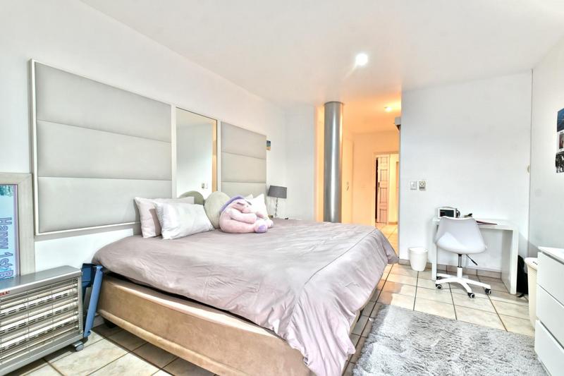 5 Bedroom Property for Sale in Glenvista Gauteng