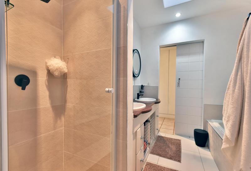 5 Bedroom Property for Sale in Glenvista Gauteng