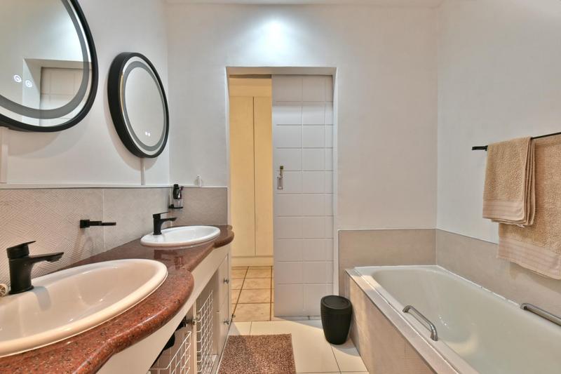 5 Bedroom Property for Sale in Glenvista Gauteng