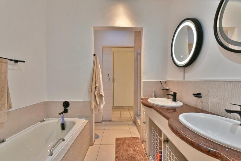 5 Bedroom Property for Sale in Glenvista Gauteng