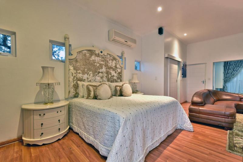 5 Bedroom Property for Sale in Glenvista Gauteng