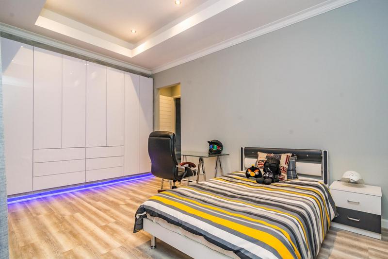5 Bedroom Property for Sale in Midstream Estate Gauteng