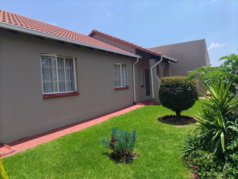 4 Bedroom Property for Sale in Xavier Reef Estates Gauteng