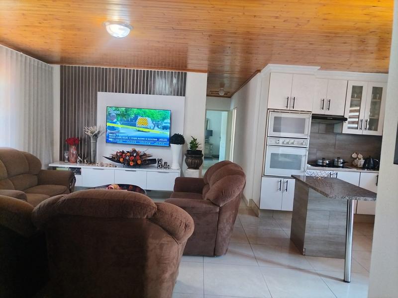 4 Bedroom Property for Sale in Xavier Reef Estates Gauteng