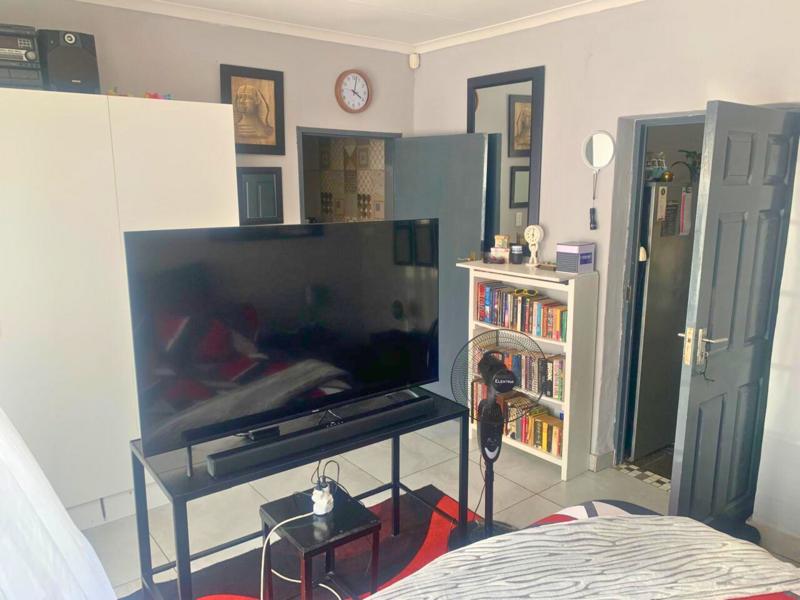 7 Bedroom Property for Sale in Farrarmere Gauteng