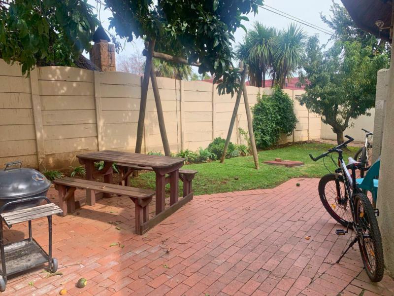 7 Bedroom Property for Sale in Farrarmere Gauteng