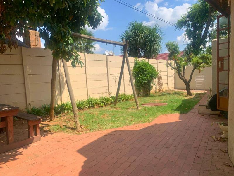 7 Bedroom Property for Sale in Farrarmere Gauteng