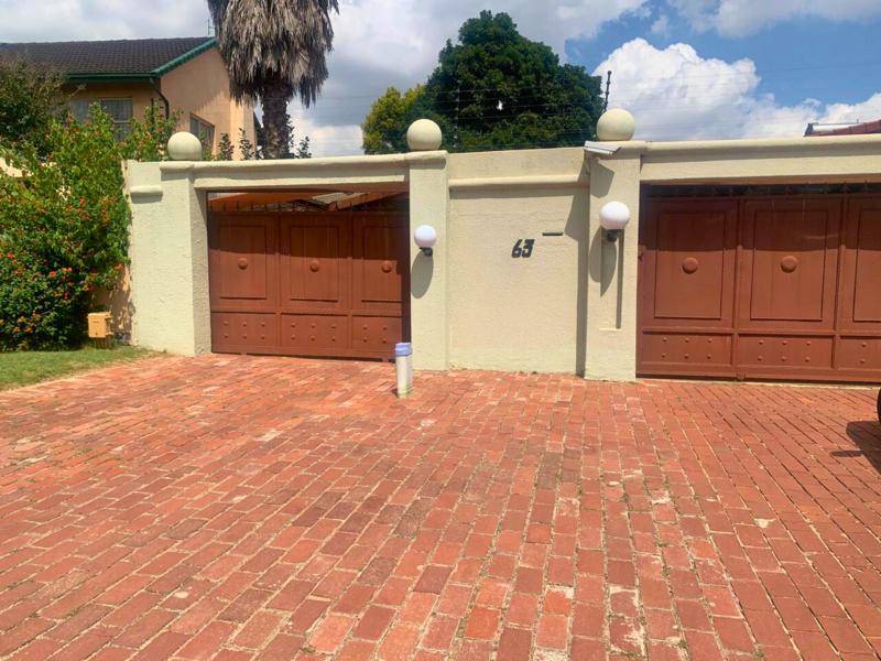 7 Bedroom Property for Sale in Farrarmere Gauteng