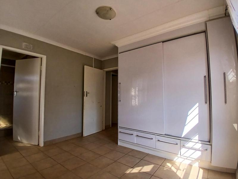3 Bedroom Property for Sale in Protea Glen Gauteng