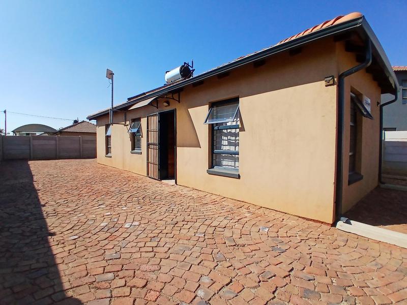 3 Bedroom Property for Sale in Protea Glen Gauteng