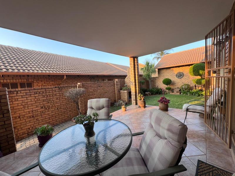 2 Bedroom Property for Sale in Magalieskruin Gauteng