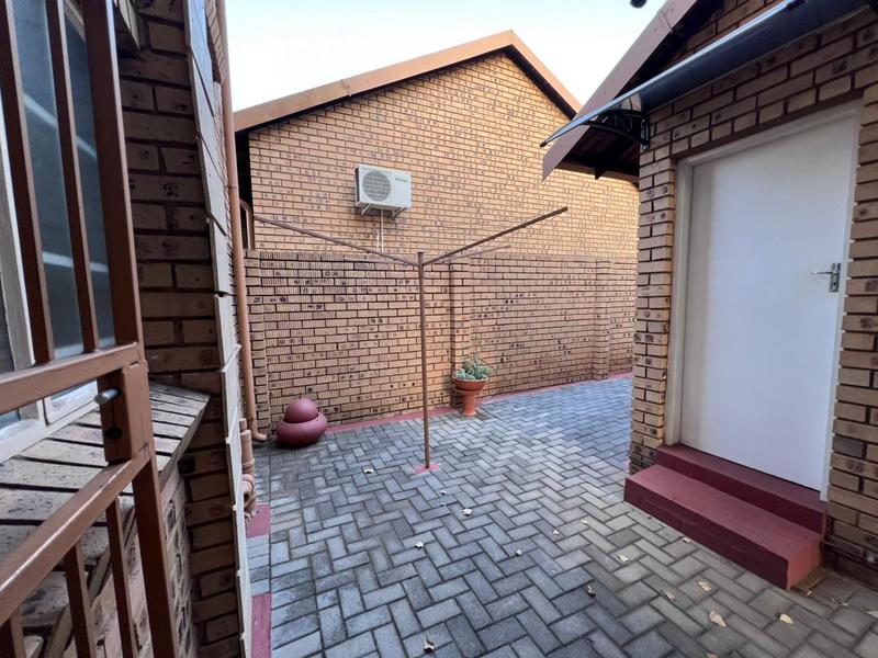 2 Bedroom Property for Sale in Magalieskruin Gauteng