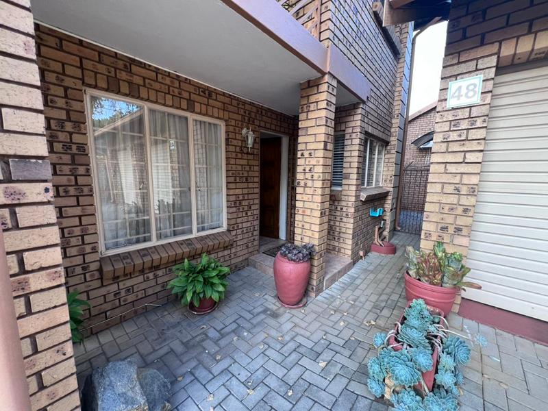 2 Bedroom Property for Sale in Magalieskruin Gauteng